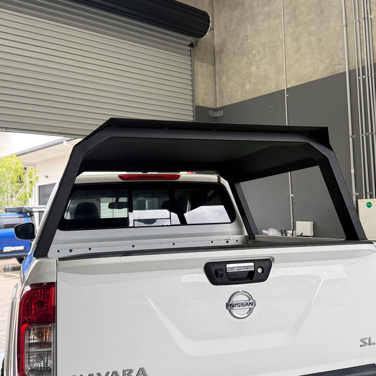 Nissan NP300 Summit Tub Racks